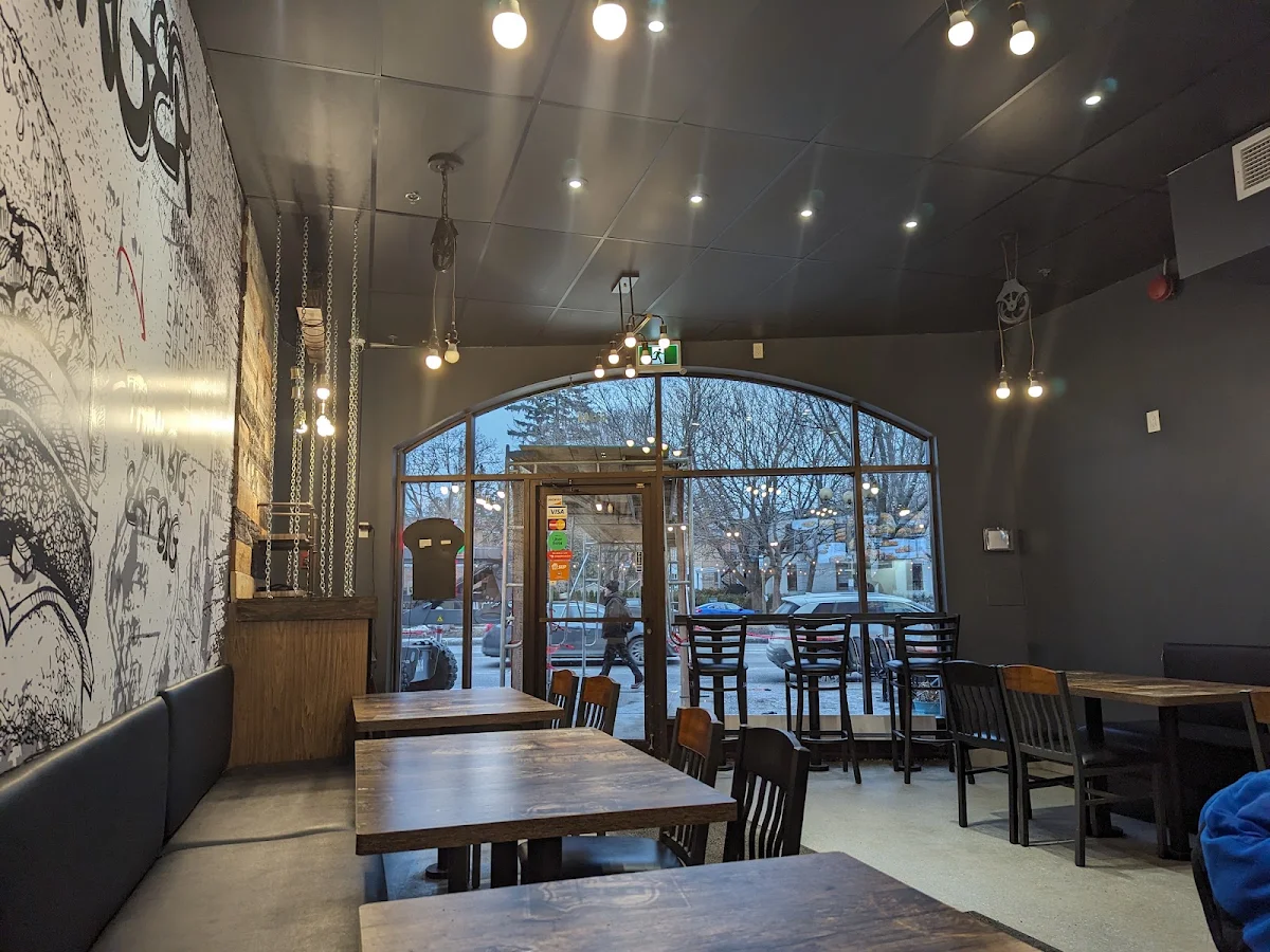 Vibe, B12 Burger NDG