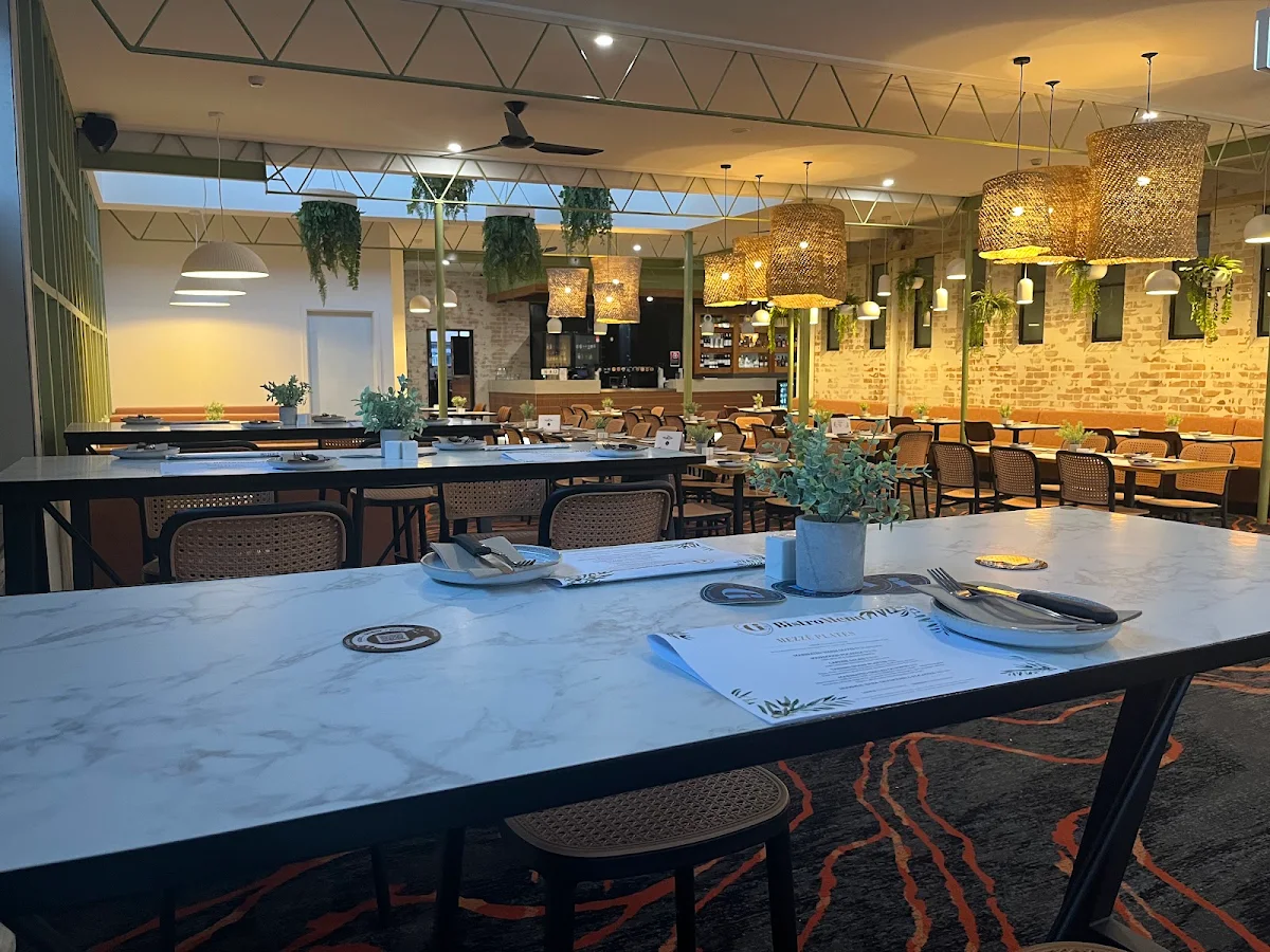 Vibe, Good Intent Hotel