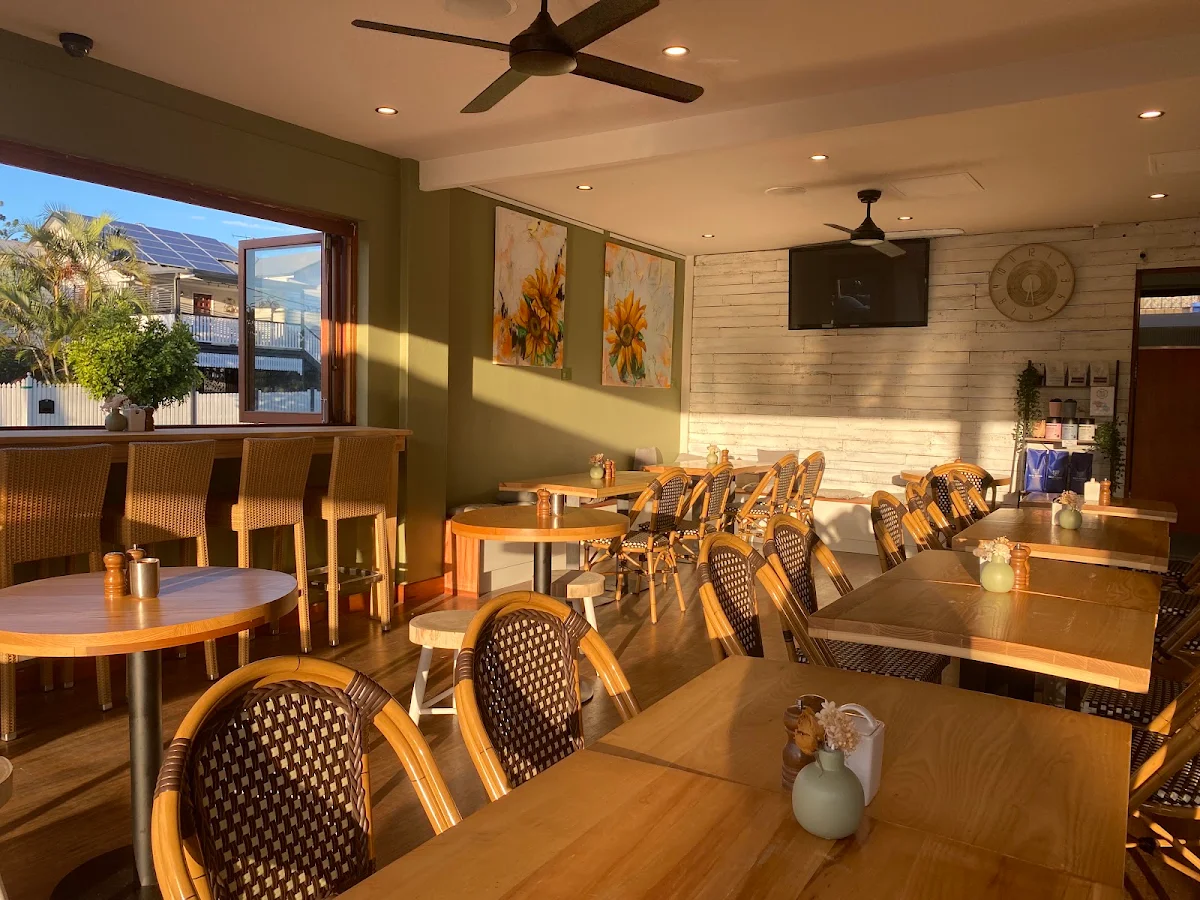 Vibe, M.Y. Roasting Cafe
