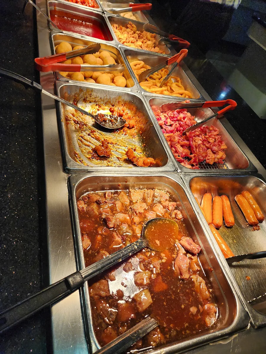 Food & drink, Maple Leaf Queen's Buffet