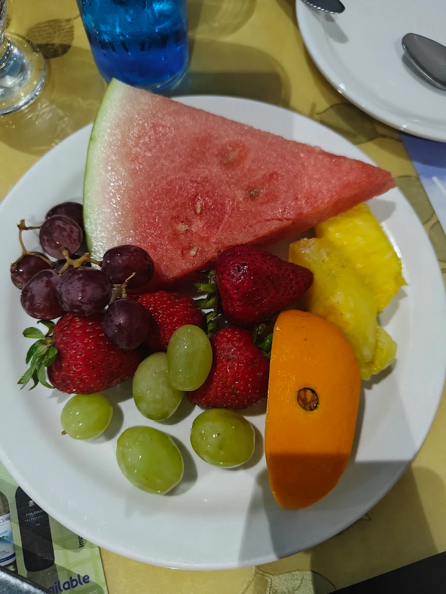 Food & drink, Maple Leaf Queen's Buffet