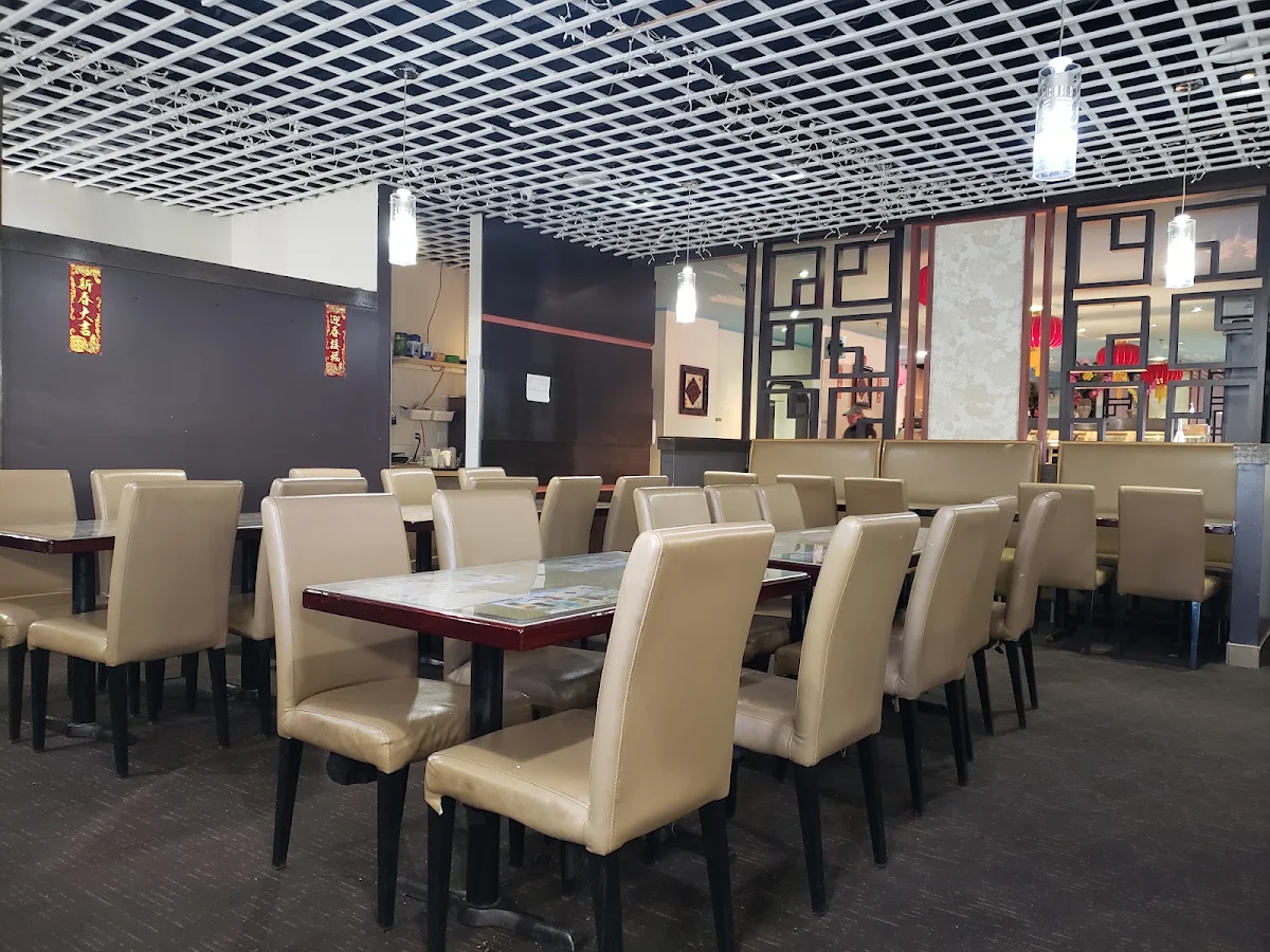 Vibe, Maple Leaf Queen's Buffet