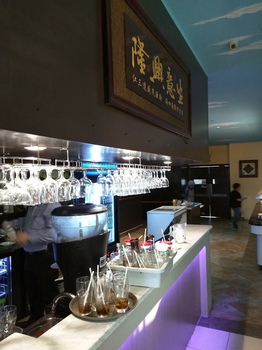 Vibe, Maple Leaf Queen's Buffet