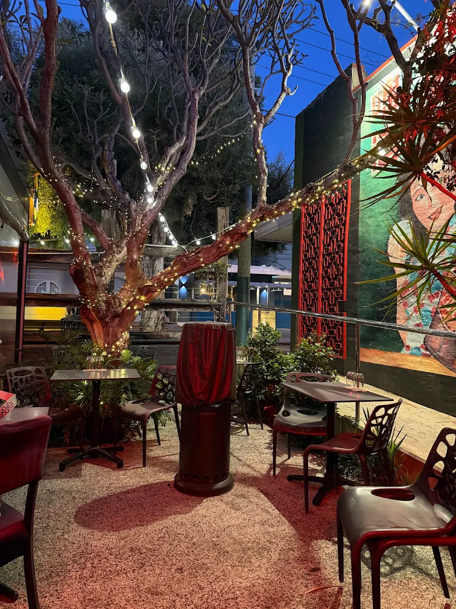 Vibe, Kitsch Bar Asia
