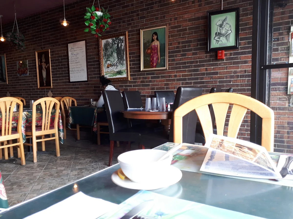 Vibe, Restaurant Bayon