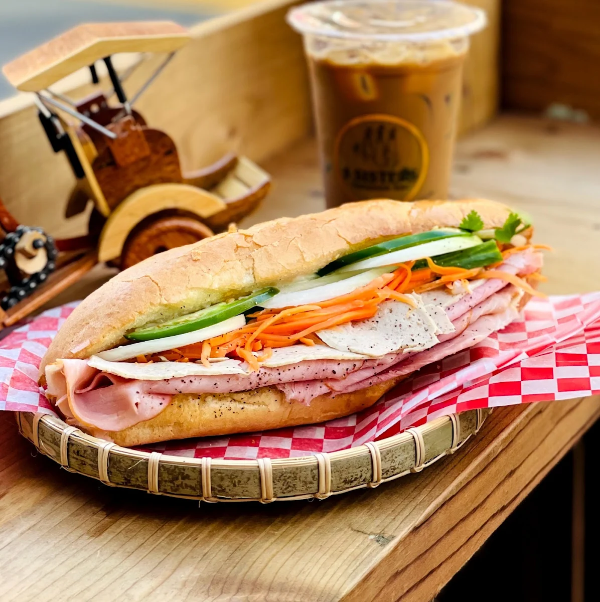 Food & drink, 3 Sisters Vietnamese Subs