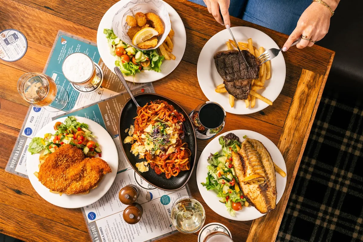 Food & drink, Riverina Hotel