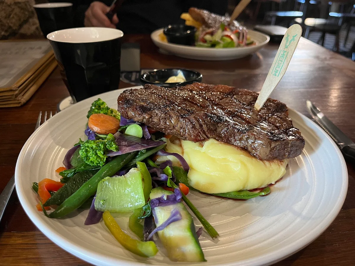 Food & drink, Riverina Hotel