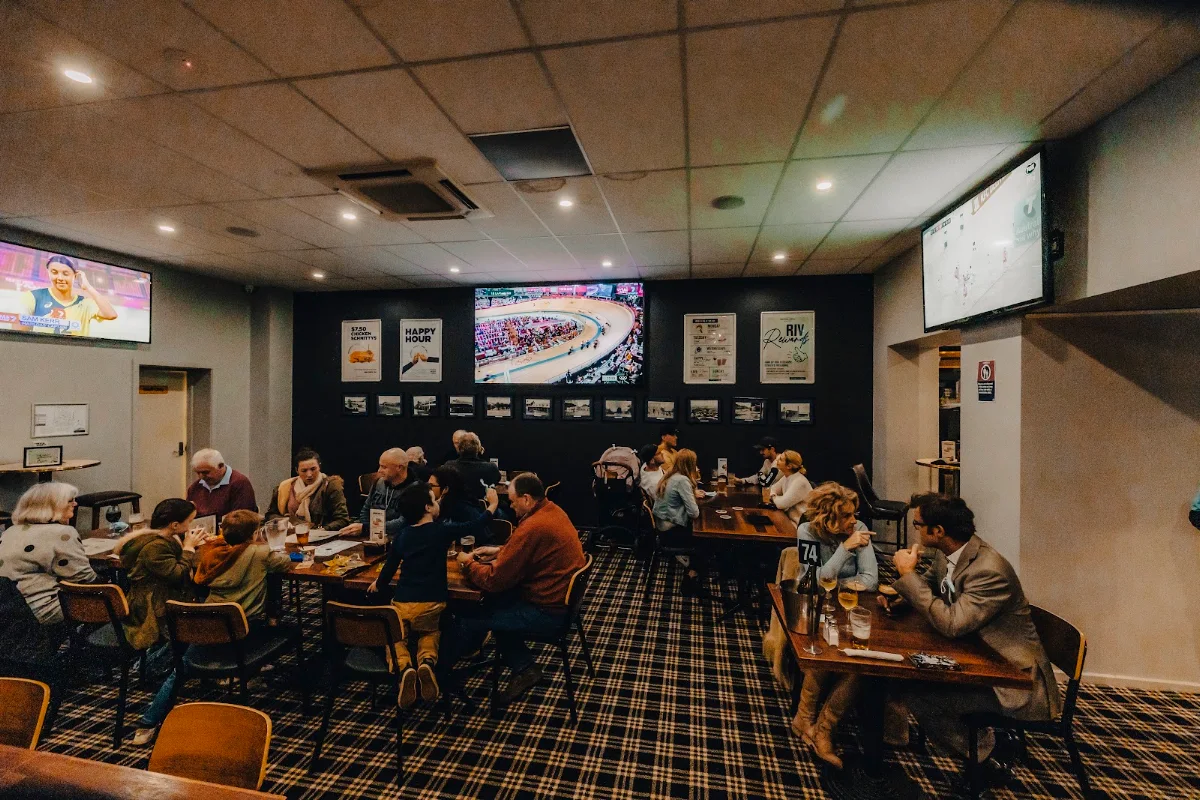 Vibe, Riverina Hotel