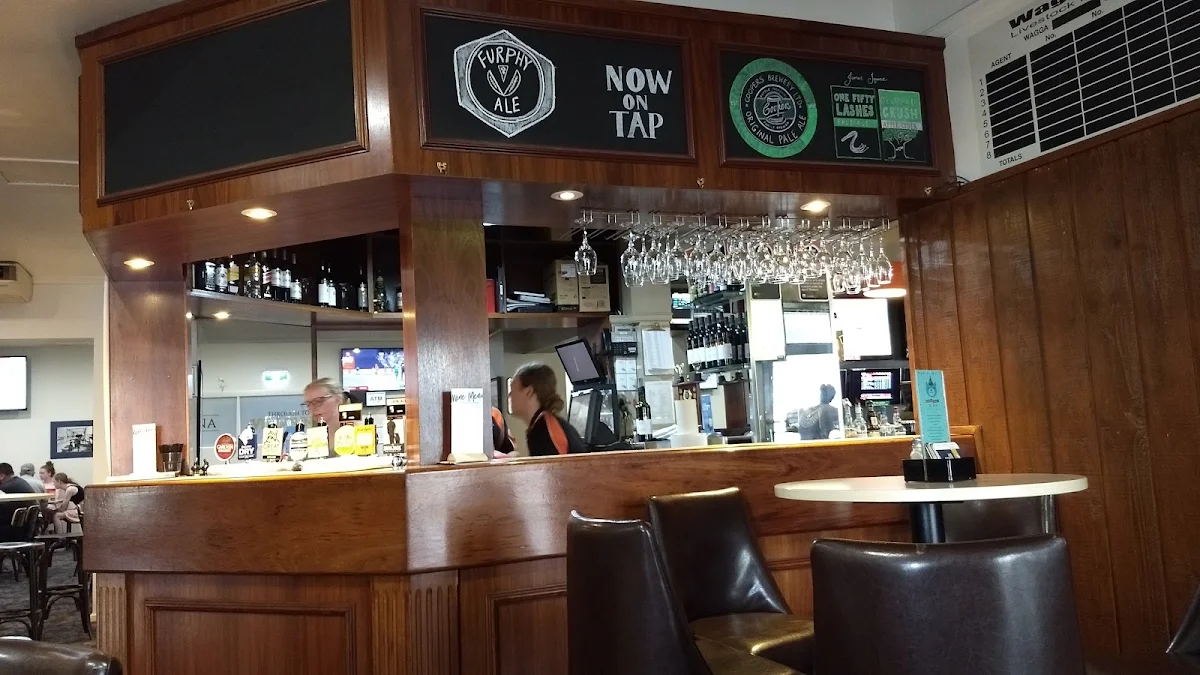 Vibe, Riverina Hotel