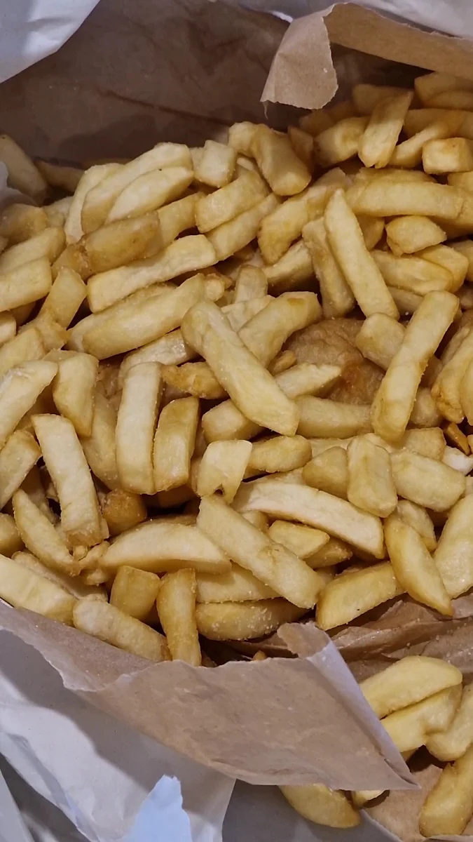 Food & drink, CJ's Fish & Chippery