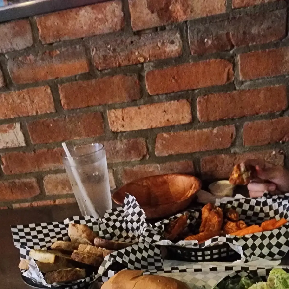 Food & drink, Yank's Old Niagara Bar & Grill