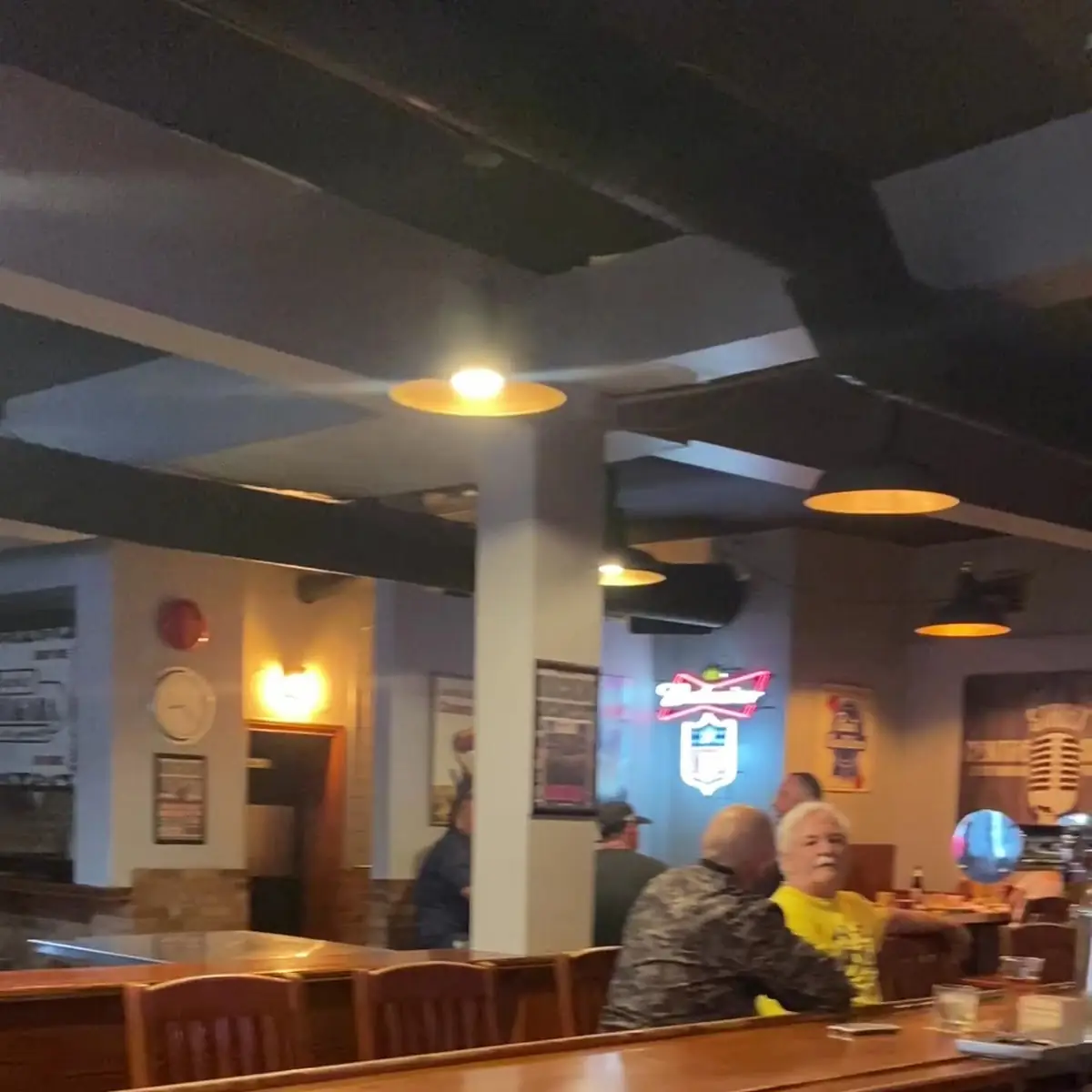 Vibe, Yank's Old Niagara Bar & Grill