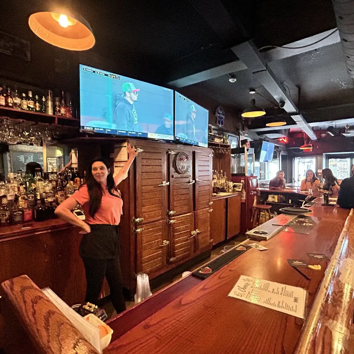 Vibe, Yank's Old Niagara Bar & Grill