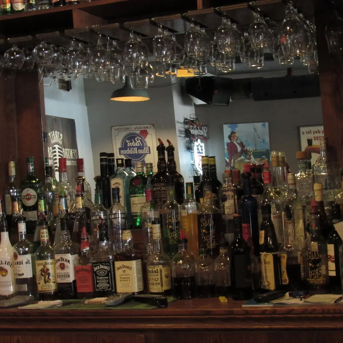 Vibe, Yank's Old Niagara Bar & Grill