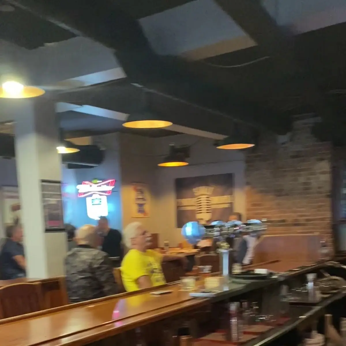 Vibe, Yank's Old Niagara Bar & Grill
