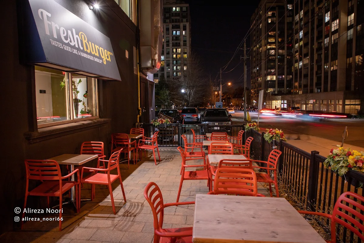 Vibe, Fresh Burger Yonge Street