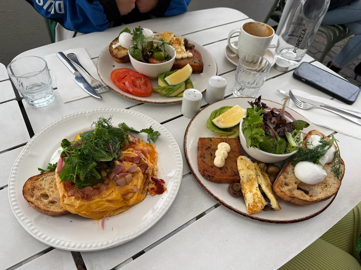 Food & drink, La Vallee Cafe/Restaurant Essendon