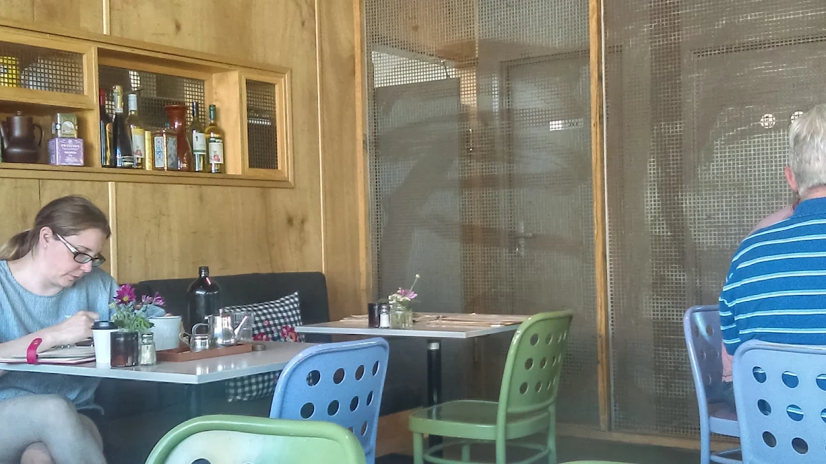 Vibe, La Vallee Cafe/Restaurant Essendon