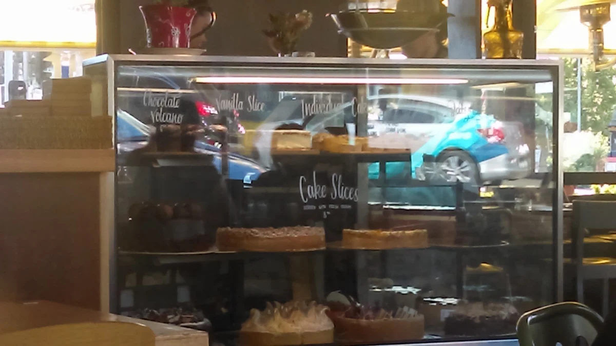 Vibe, La Vallee Cafe/Restaurant Essendon