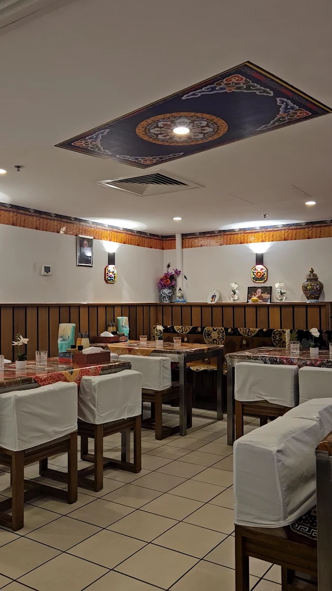 Vibe, Tibet Momo Kitchen Byo
