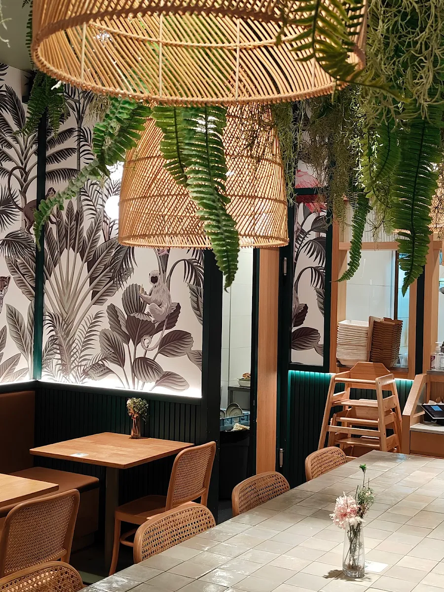 Vibe, Urban Jungle Cafe