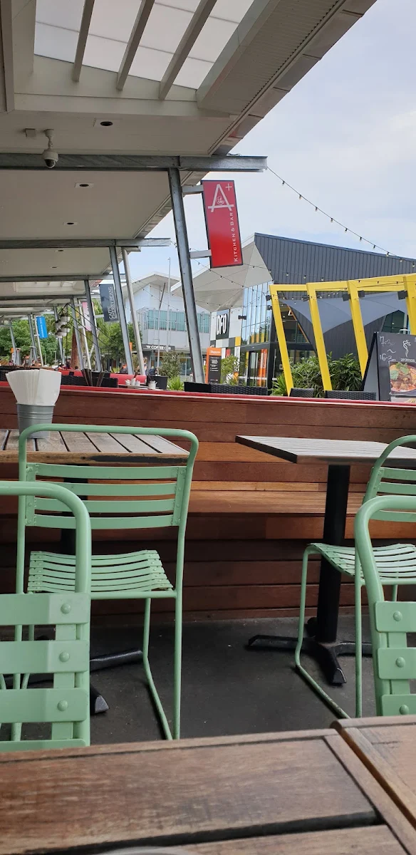 Vibe, Burger Urge (DFO Brisbane Airport)