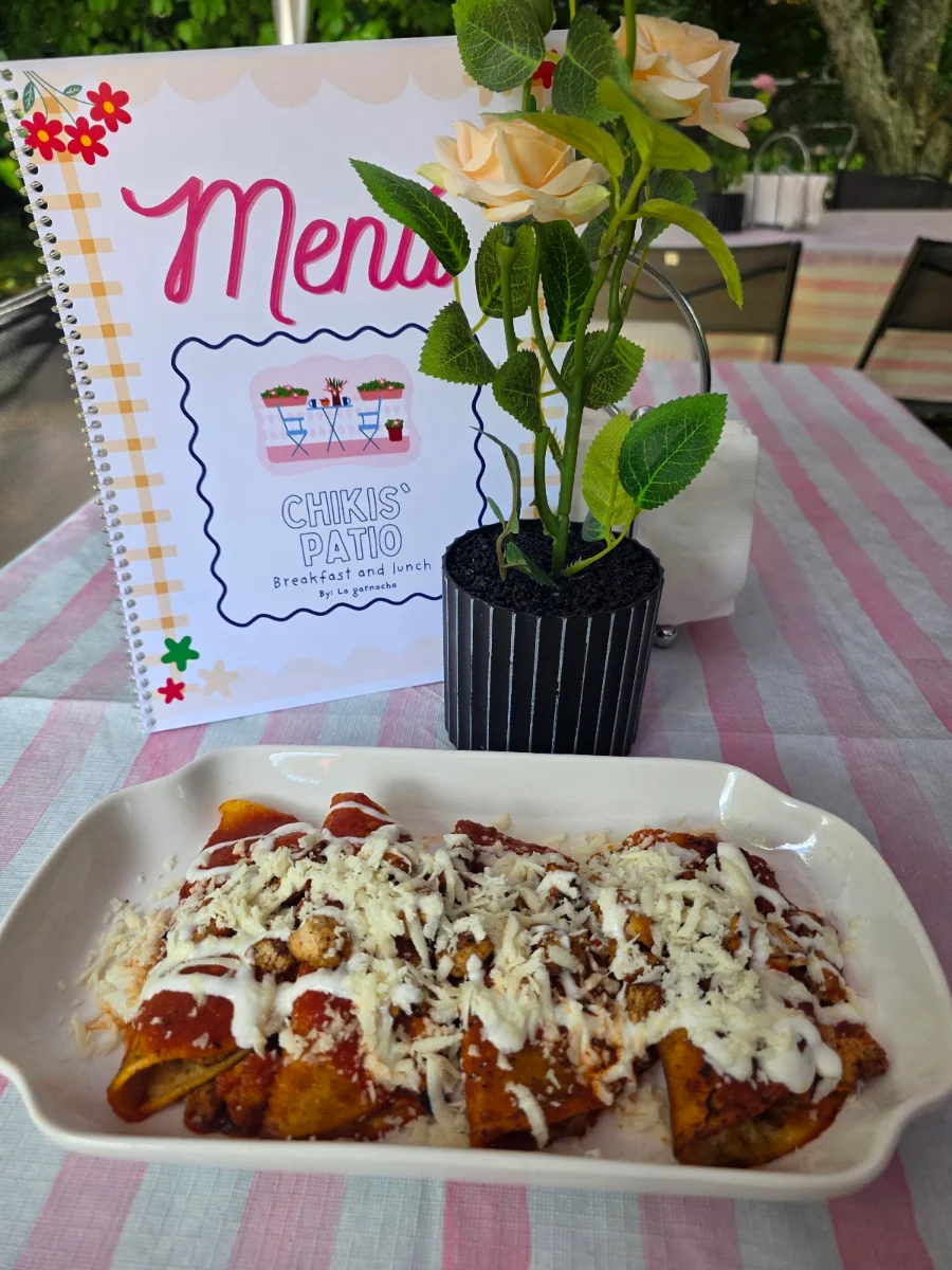 Food & drink, Chikis Patio
