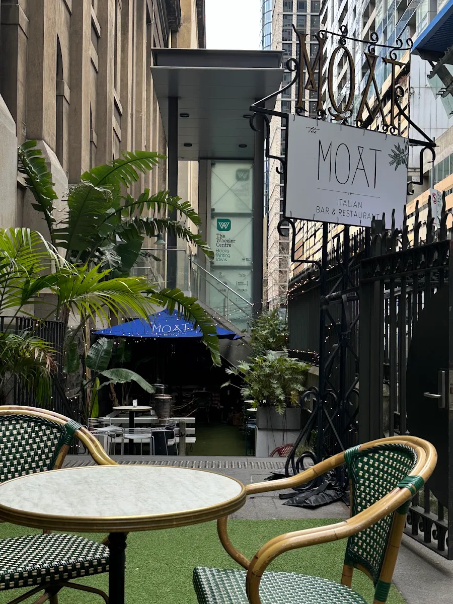 Vibe, The Moat