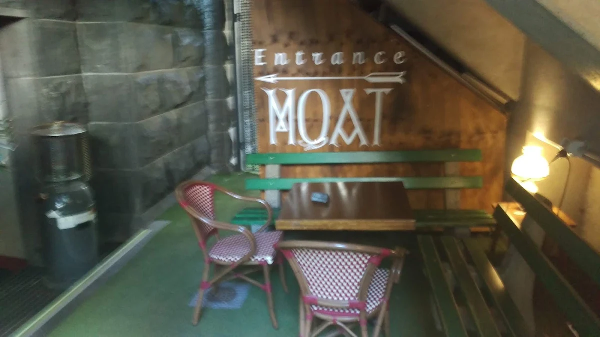Vibe, The Moat