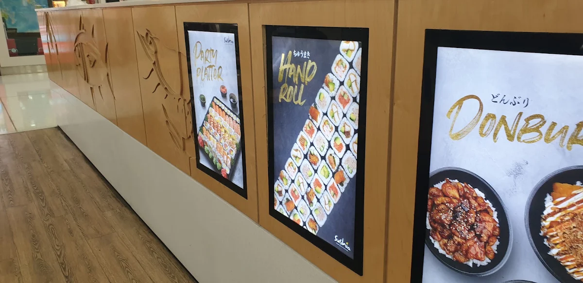 Menu, Sushia Morayfield