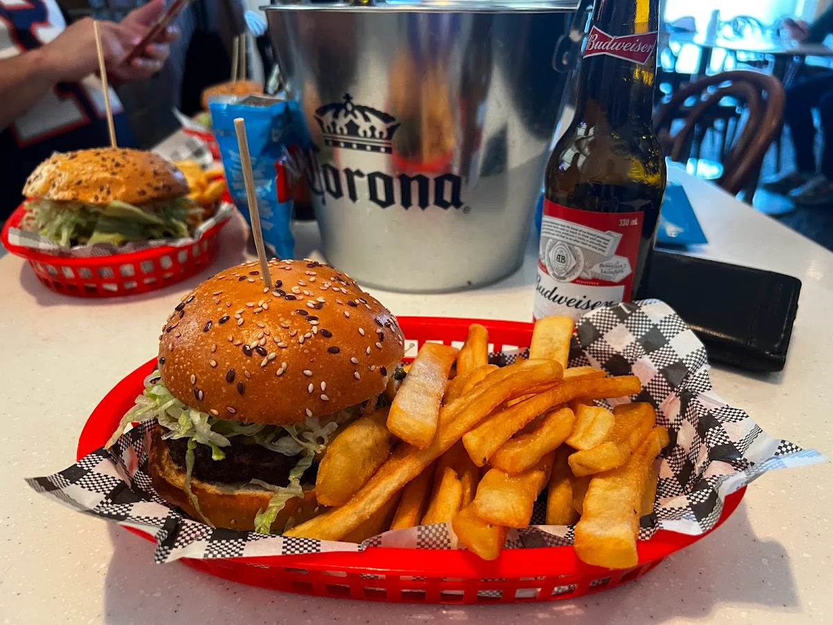 Food & drink, The Precinct Hotel