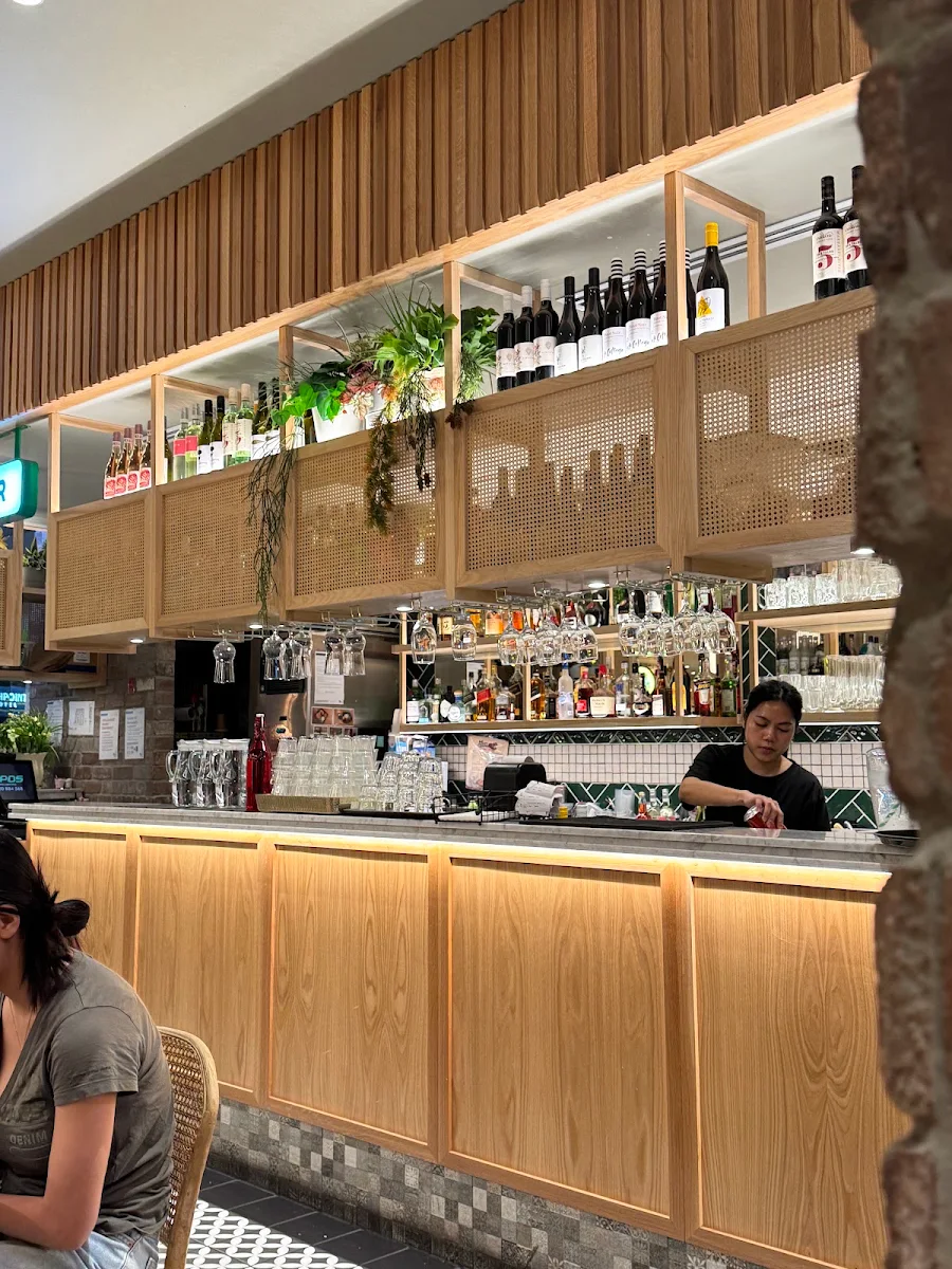Vibe, Kinn Thai Highpoint