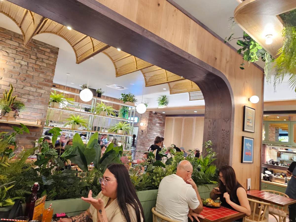 Vibe, Kinn Thai Highpoint