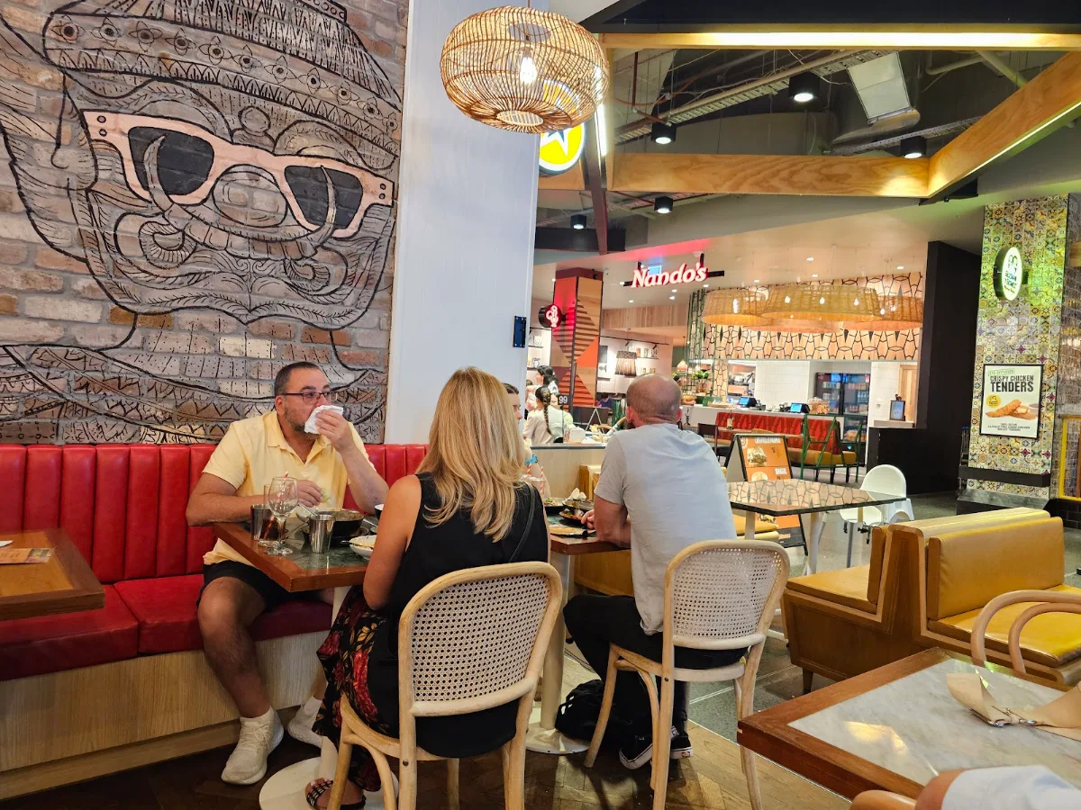 Vibe, Kinn Thai Highpoint