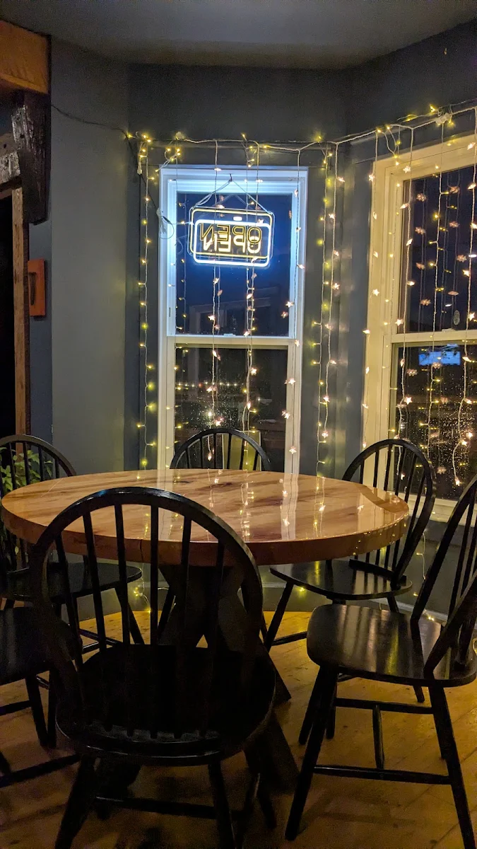 Vibe, Old Molly's Bar