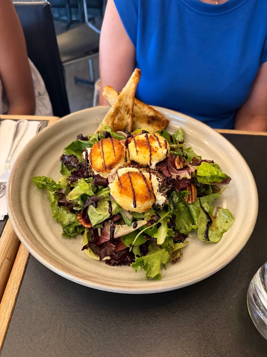 Food & drink, La Piazzetta Saint-Jean