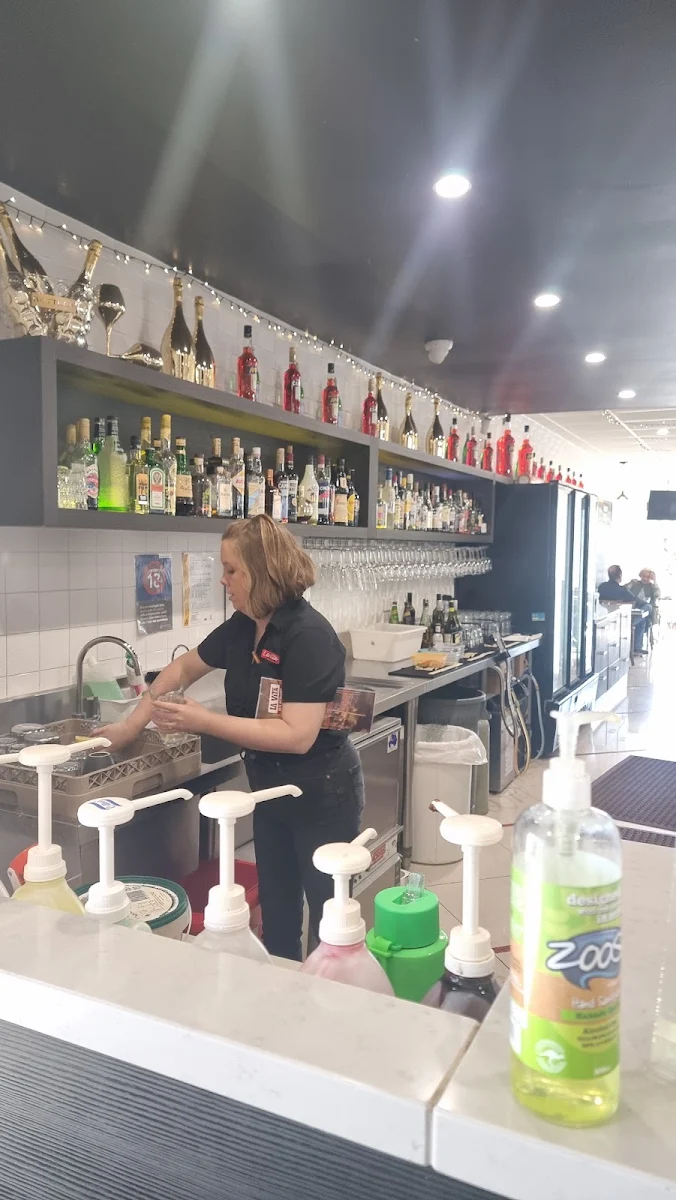 Vibe, La Vita Ristorante Cafe