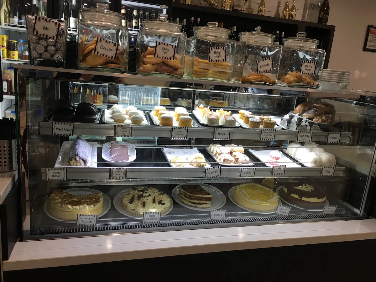 Vibe, La Vita Ristorante Cafe