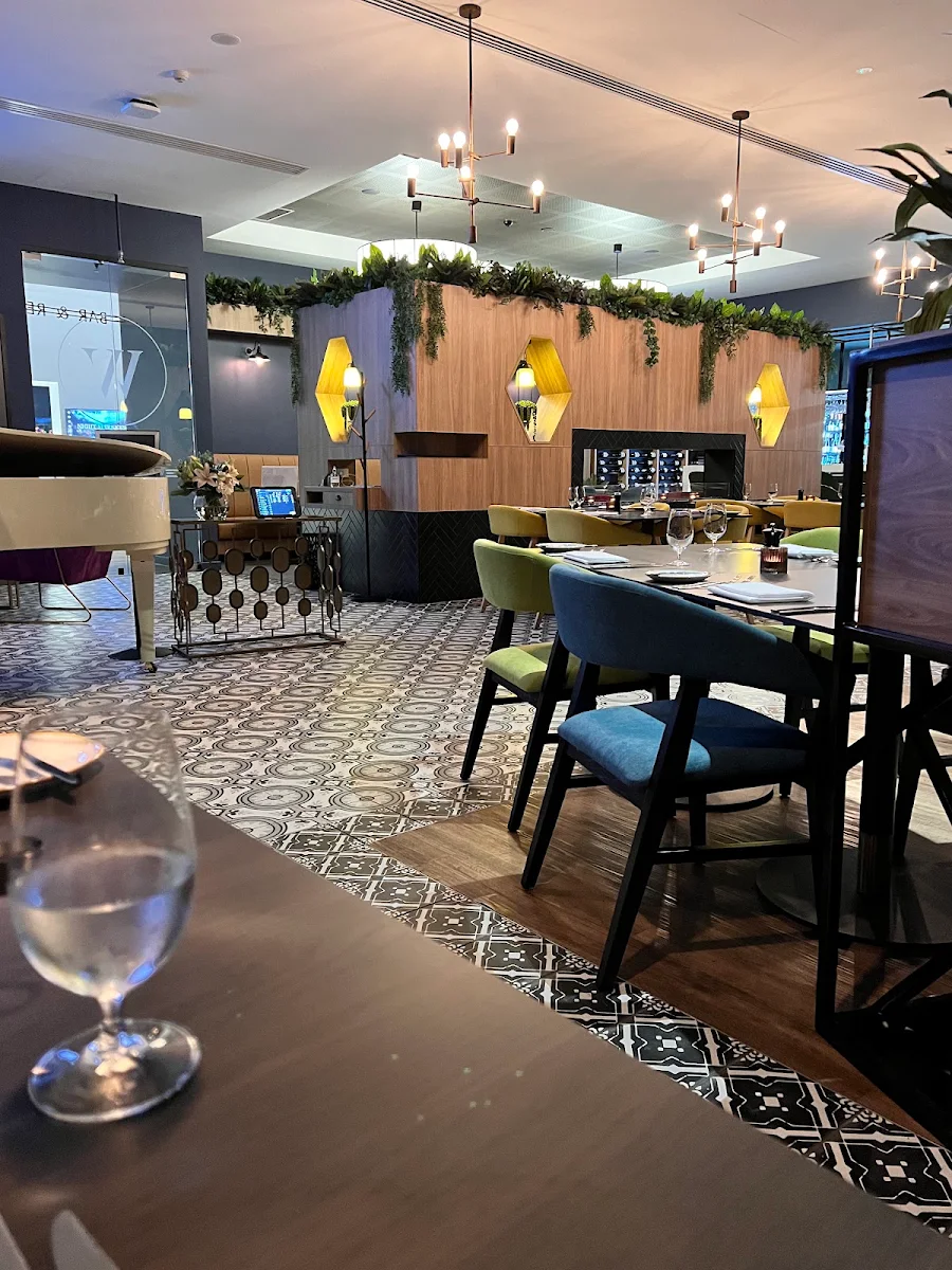 Vibe, Whitney’s Restaurant & Bar