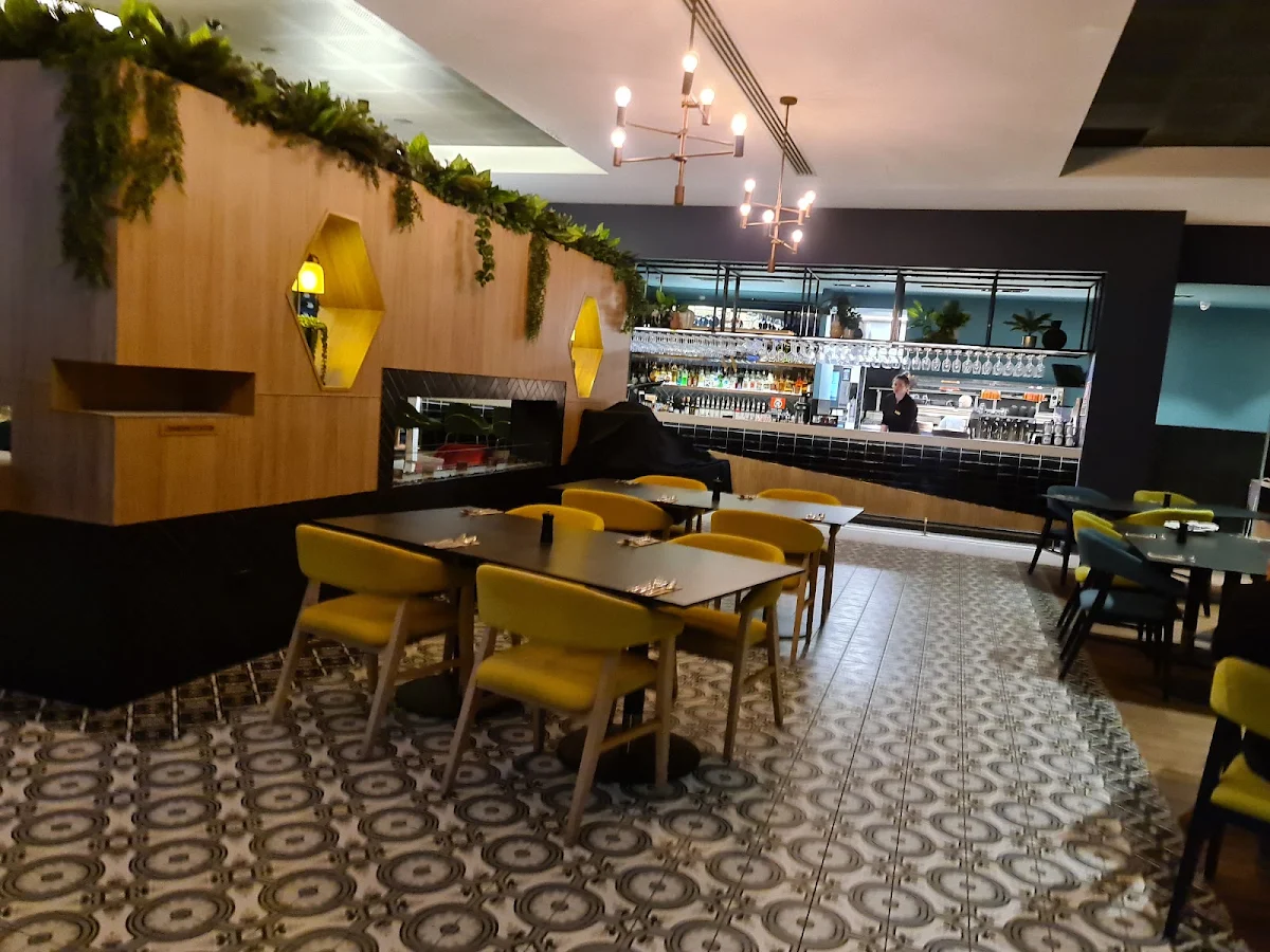 Vibe, Whitney’s Restaurant & Bar