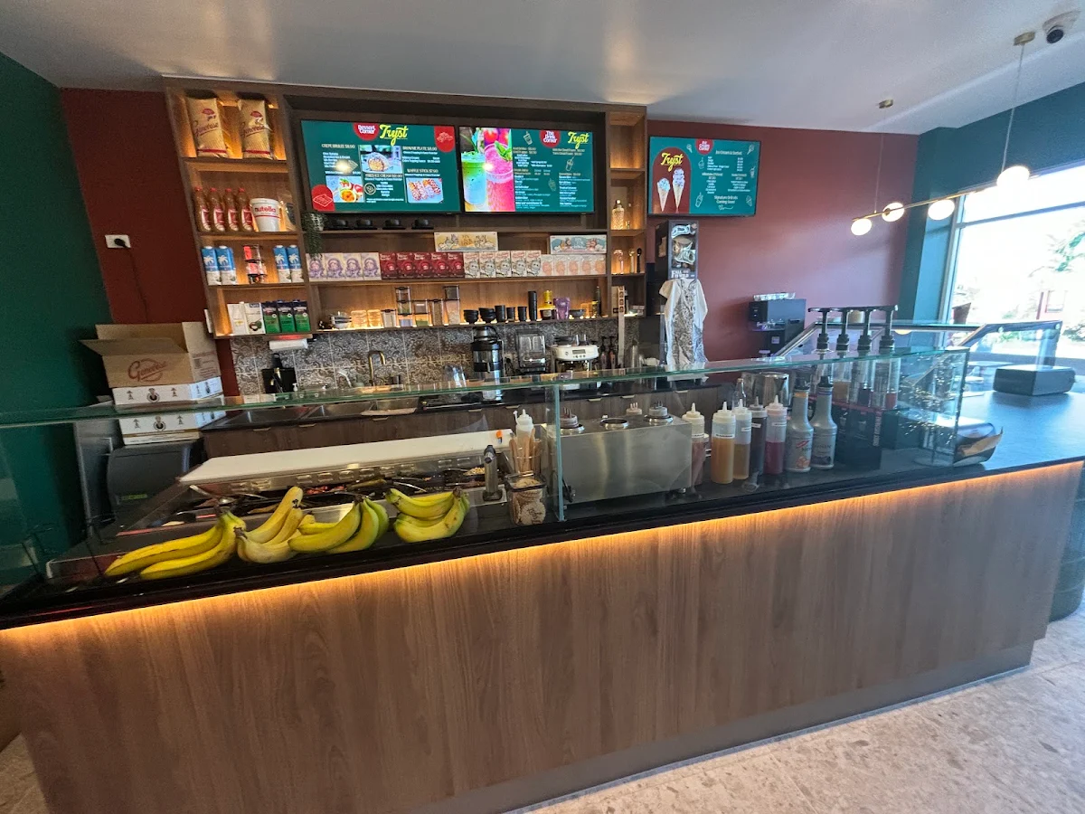 Vibe, Tryst Dessert Bar