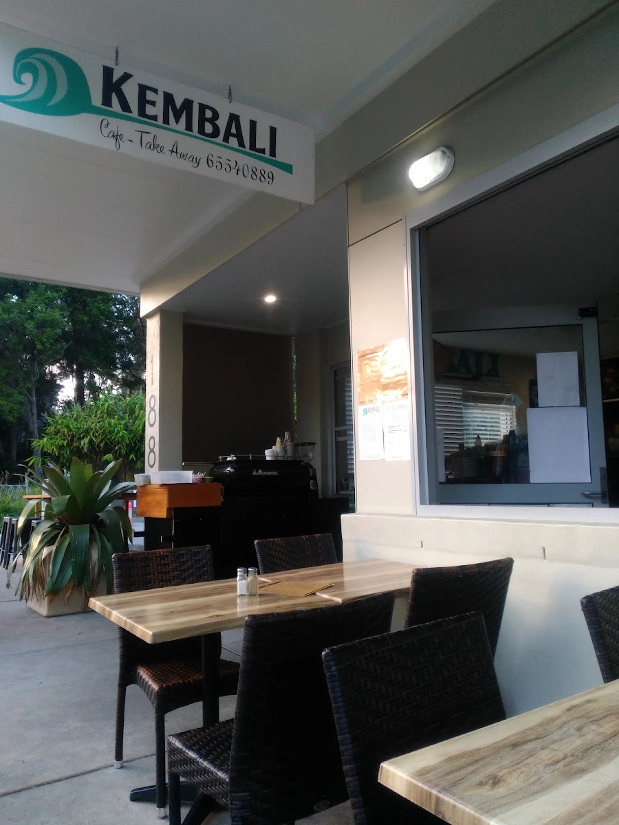 Vibe, Kembali Cafe
