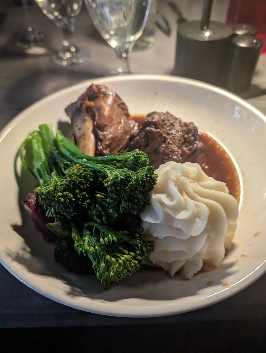 Food & drink, Cut Casual Steak & Tap