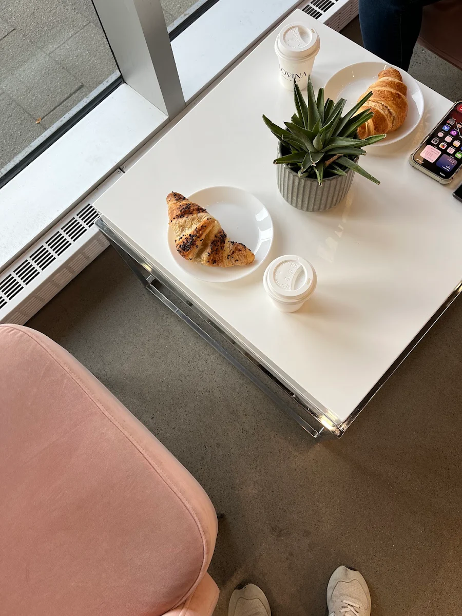 Food & drink, Lovina Café & Épicerie