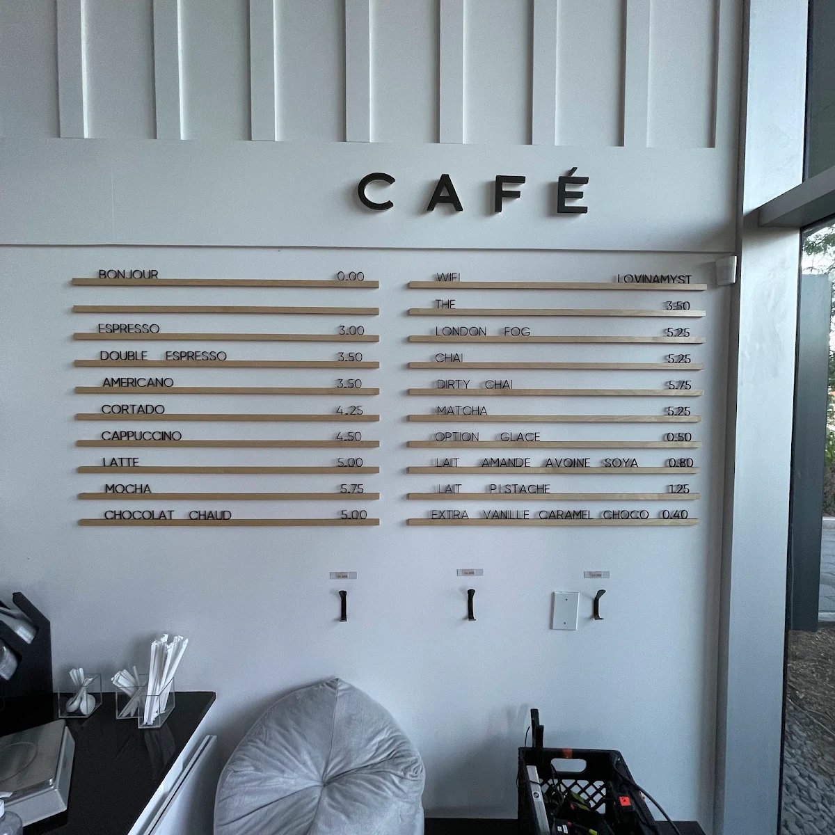 Menu, Lovina Café & Épicerie