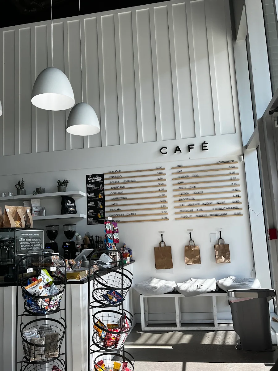 Menu, Lovina Café & Épicerie