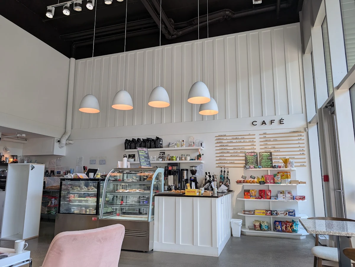 Vibe, Lovina Café & Épicerie