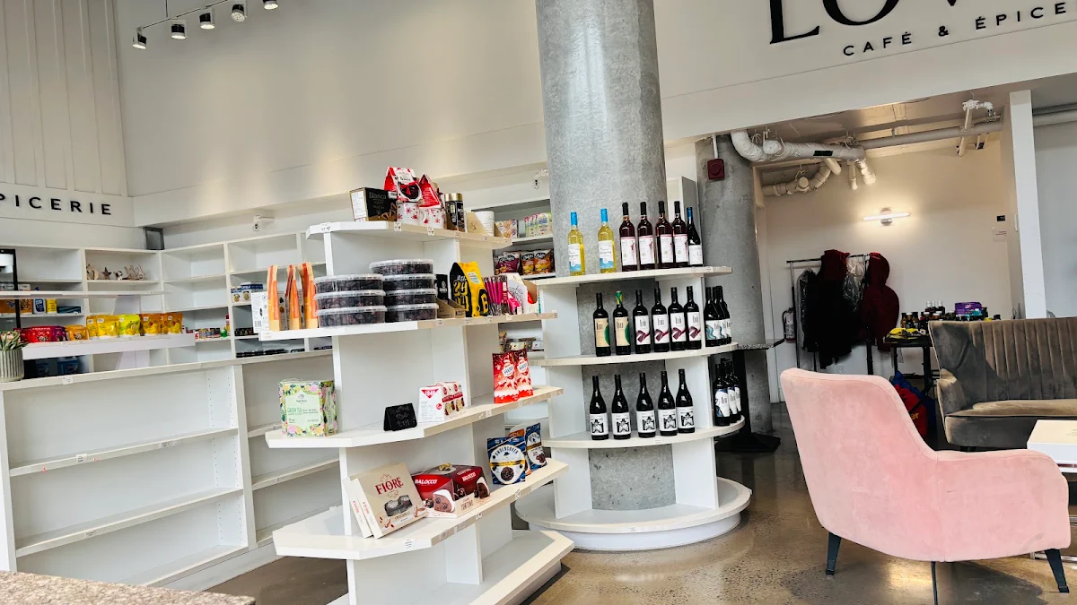 Vibe, Lovina Café & Épicerie