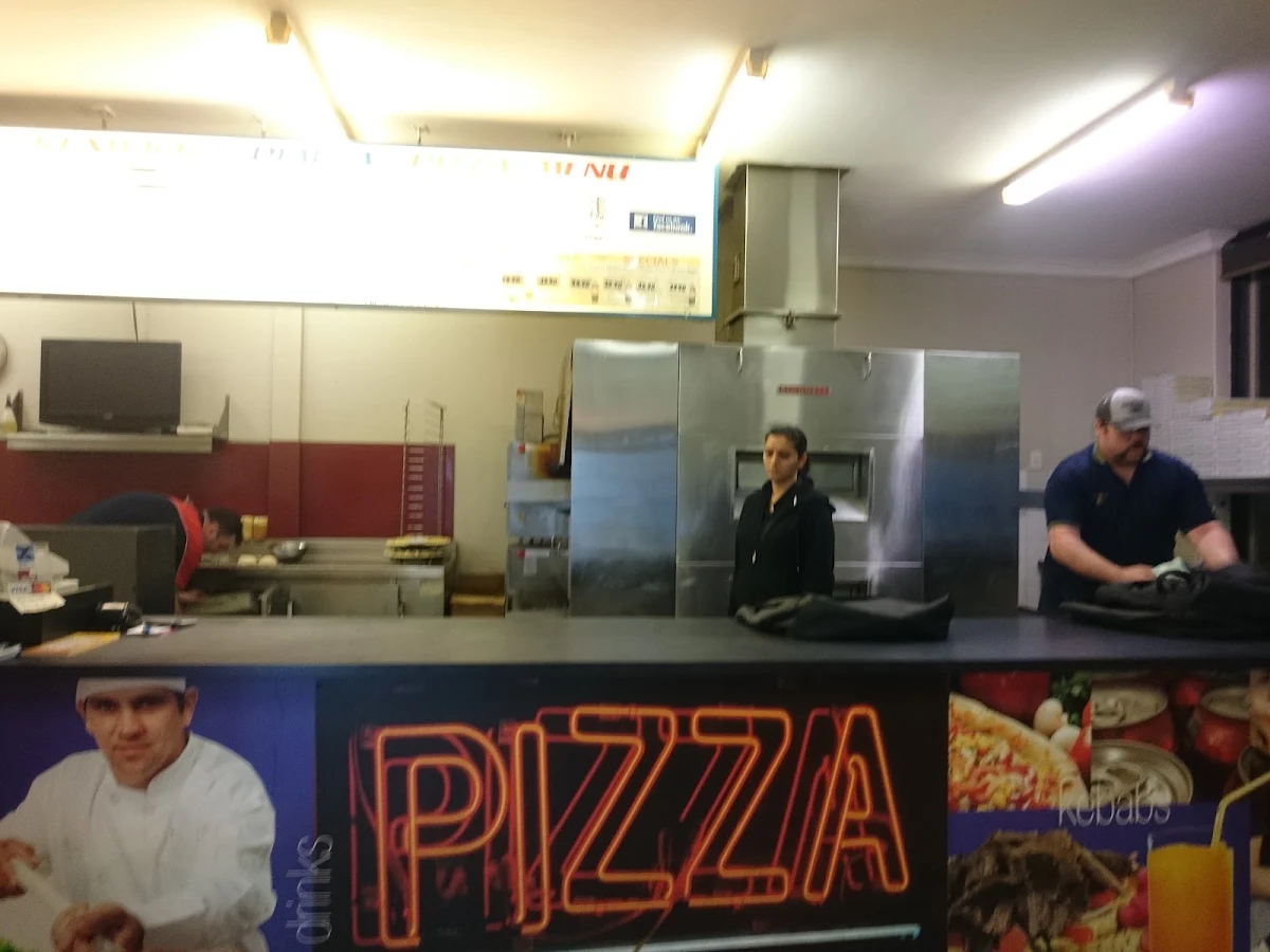 Vibe, Kenwick Dial-A-Pizza